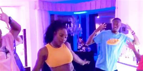 serena williams twerks and shows off abs in dance