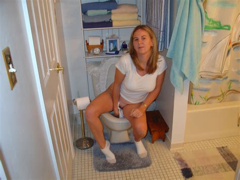 amateur mature women on the toilet 38 high quality porn pic amateur