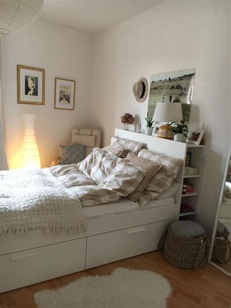 super gemuetliches stauraumbett mit vielen kissen stauraum bedroom