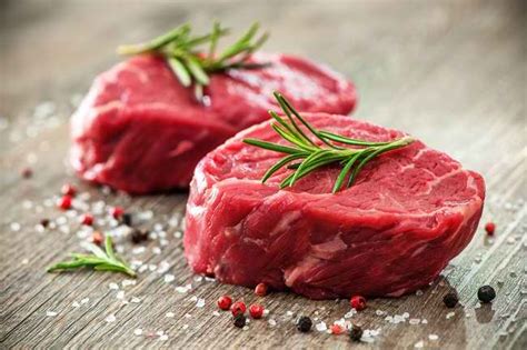 bahaya konsumsi daging mentah  perlu diwaspadai alodokter