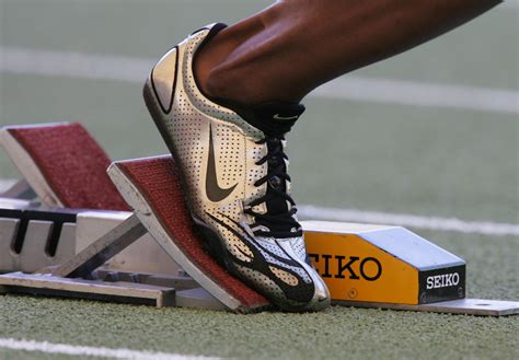 shoes nike navigates complicated twists  track tenniscom