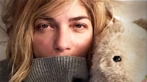 multiple sclerosis symptoms revealed  selma blair opens