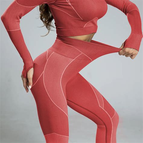 2019 new seamless yoga clothes set with bouncy fabric women long sleeve
