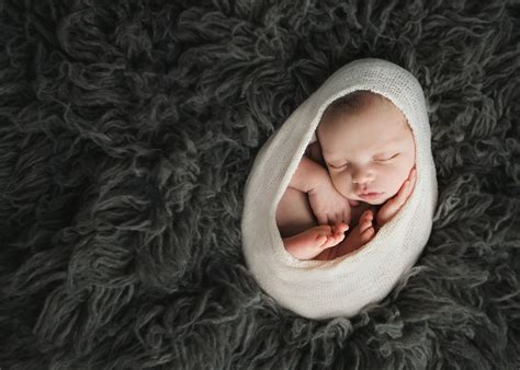 newborn photography  ways  capture  littlest clients