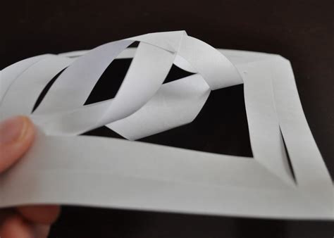 Weaver Girl Guz Paper Snowflake Tutorial