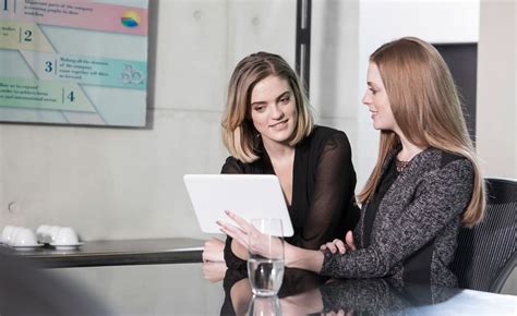 women  workspaces  boost  career