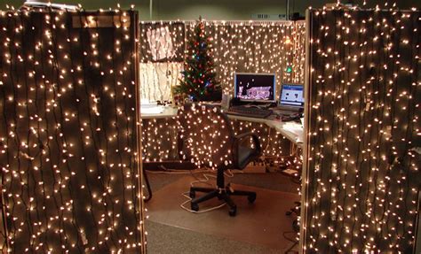 the ultimate guide to decorating your workspace for the holidays
