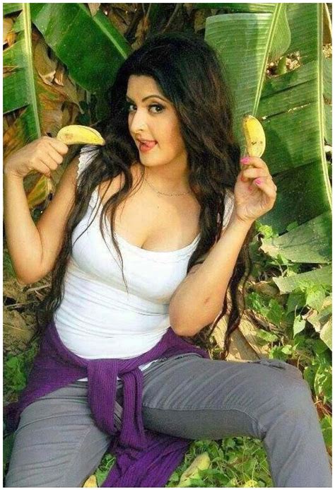 bangladeshi hot actress pori moni sexy picture collections