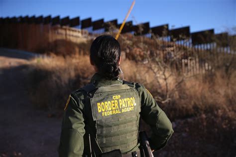 Number Of Immigrants Apprehended At U S Mexico Border Falls Wsj