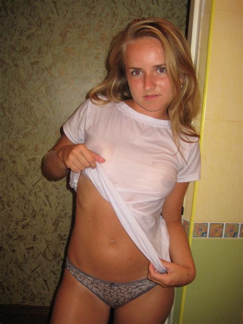 four amateur teen girls posing in wet t shirts at bath