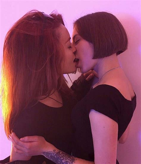 Lesbian Love Cute Lesbian Couples Lesbian Pride Lesbians Kissing