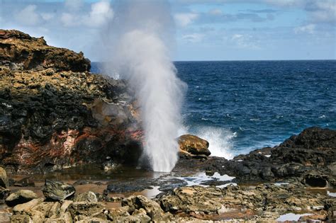 mesmerizing blowholes  hawaii  visit  summer