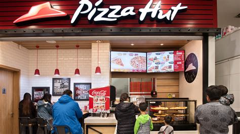 pizza hut  closing hundreds   dine  restaurants nbc los angeles