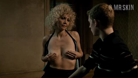 Lots Of Explicit Love Scenes With Such A Great Actress Maggie Gyllenhaal