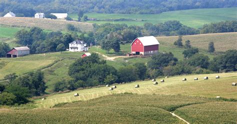 iowa farmland values  higher   ag downturn bottoming