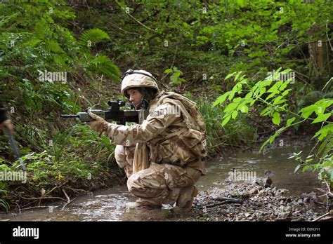 soldiers  full british army uniform stock photo royalty  image  alamy