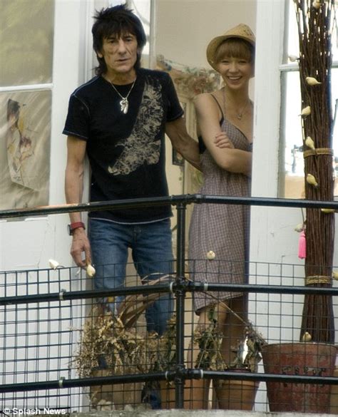 Ronnie Wood Has Only Met His Granddaughter Once Daily Mail Online