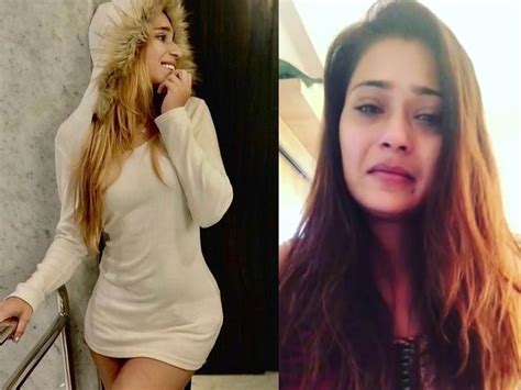 sara khan and ayra khan big fight sara deletes sister s pics breaks down shares emotional