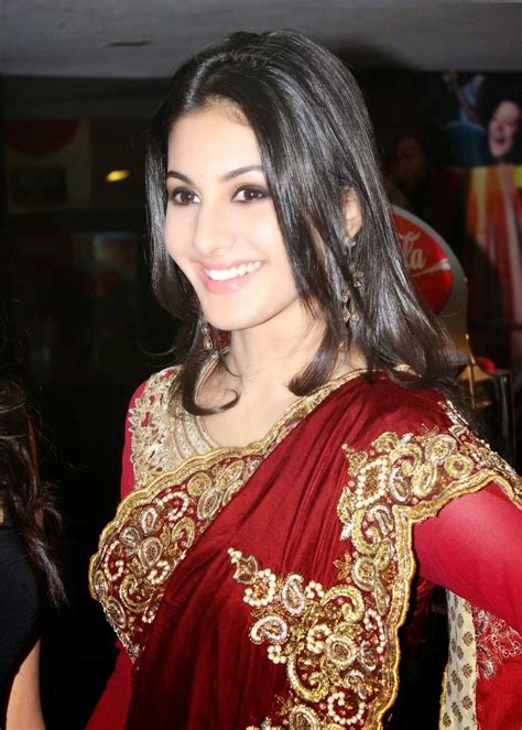 tamil actress amyra dastur cute saree pictures cap