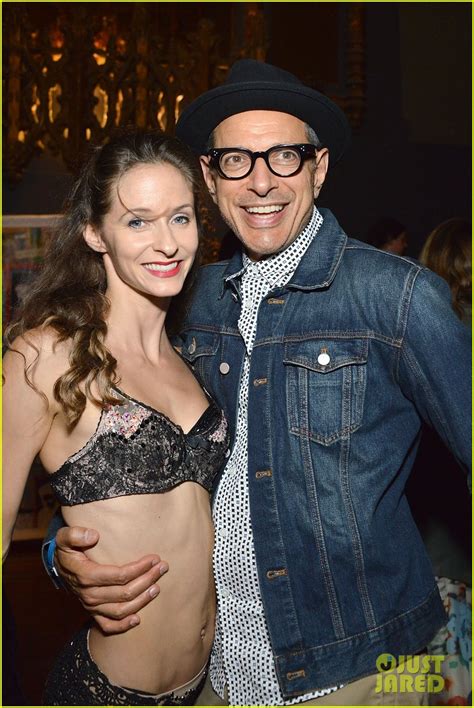 Jeff Goldblum S Wife Emilie Is Pregnant With Their First