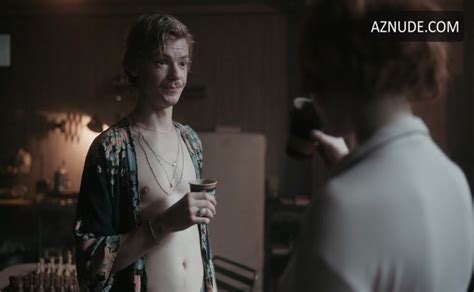 thomas brodie sangster shirtless scene in the queen s
