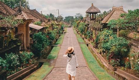 penglipuran village iwarebatik