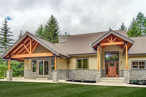 ranch style house plan    bed  bath  car garage ranch style house plans