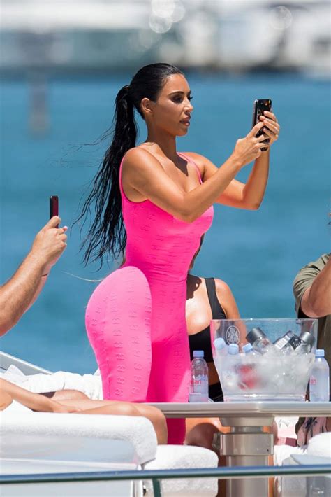 Kim Kardashian In Tights At A Yacht In Miami 08 16 2018