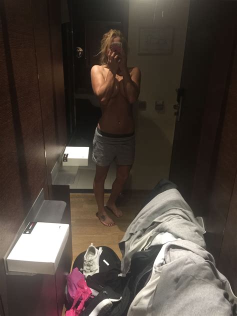 pro golfer carly booth nude leaked selfies celebrity leaks