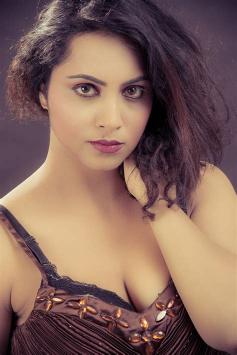 Arshi Khan Unseen Topless Images And Wallpapers
