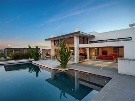 contemporary home   hills