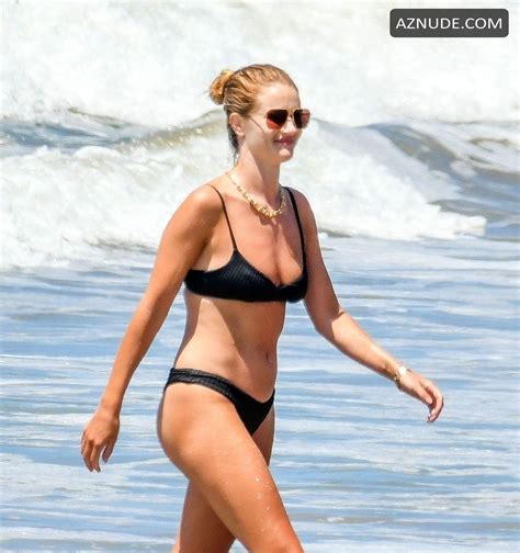 Huntington Whiteley Shows Off Her Amazing Beach Body In A