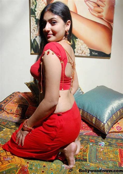 indian big boobs bhabhi in tight blouse bra stripping gallery
