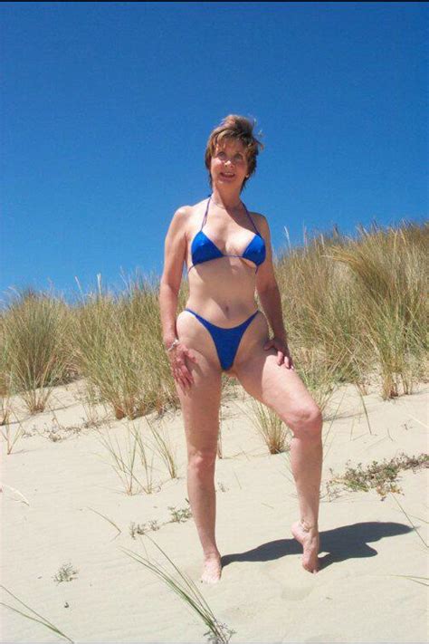 Mature Exhibitionist Classy Carol From United States