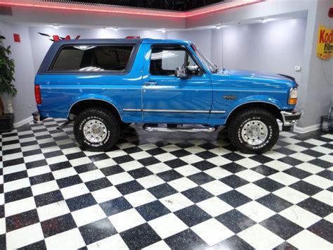 ford bronco xlt    miles super clean texas truck rare brilliant blue classic ford