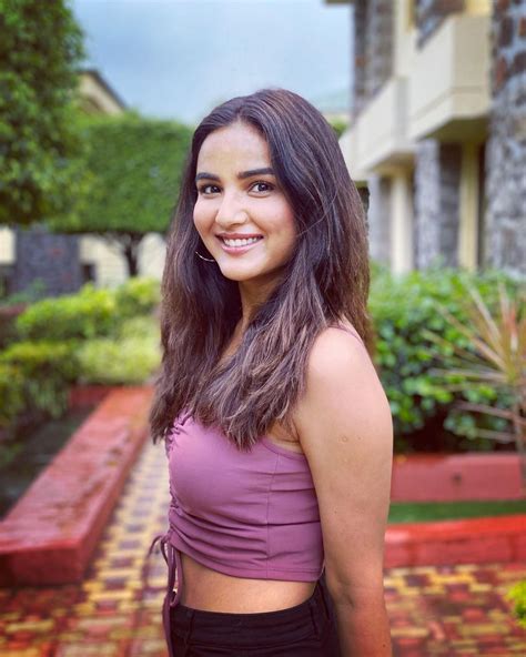 Jasmin Bhasin Sets Temperatures Soaring With Hot Sexy Looks Check Out