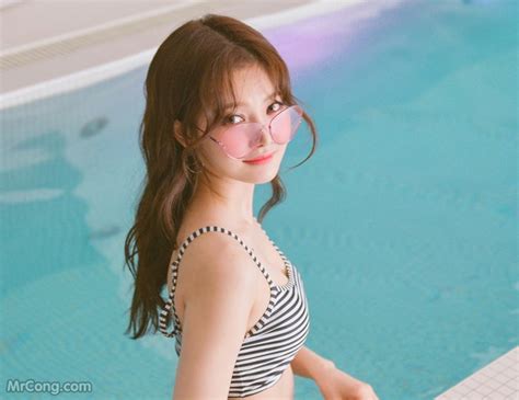 Người đẹp Kim Hee Jeong Nóng Bỏng Trong Bộ ảnh Nội Y Bikini Tháng 5