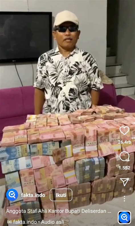 video  pria pamer tumpukan uang kertas viral  medsos