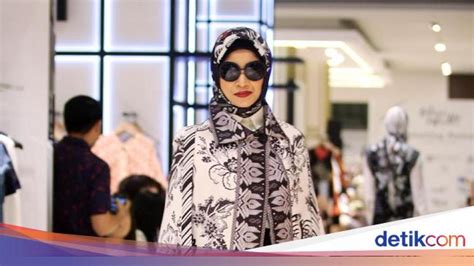 Bangga 10 Desainer Indonesia Ini Sukses Pamerkan Batik Ke