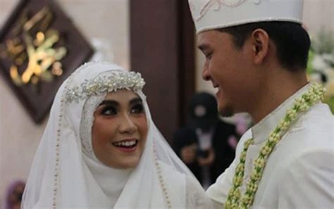 cantik bak bidadari beredar video dandanan muslimah anisa rahma saat menikah