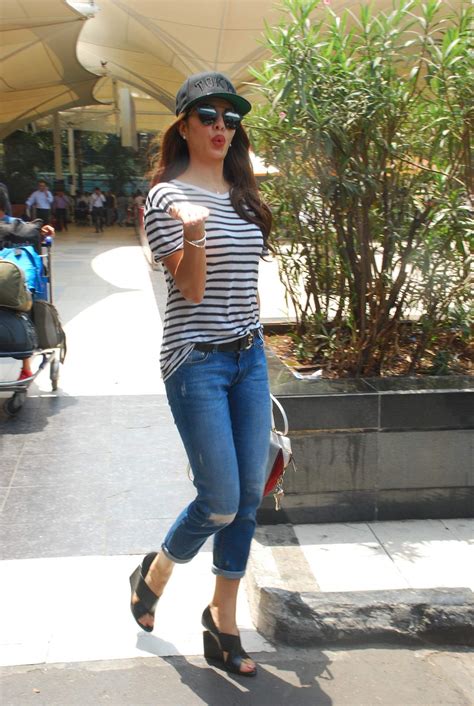 Cool Travel Outfits Of Bollywood Divas Fashionpro