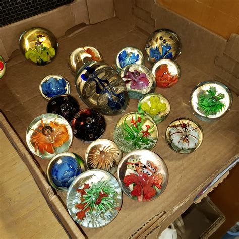 Tray Of 20 Art Glass Paperweights Big Valley Auction