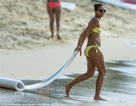 Georgia Leigh Cantwell Paddle Boards In Barbados Daily Mail Online
