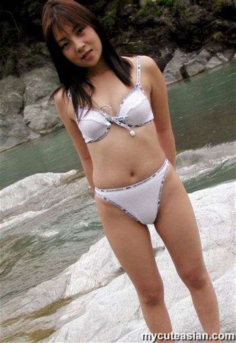 mycuteasian filipino asian shows her virgin twat outdoor pics