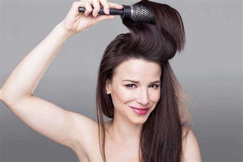hairstyling mistakes   making  lose hair feminain