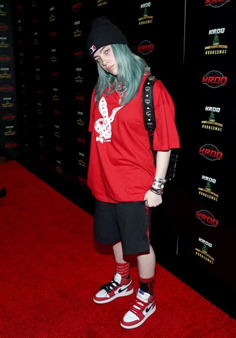 billie eilish wears baggy clothes so people can t judge her body