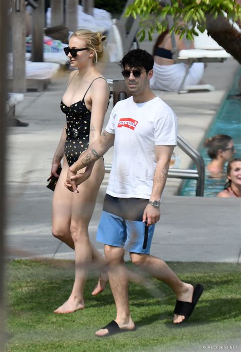 Leaked Sophie Turner Caught By Paparazzi In Swimsuit With Boyfriend