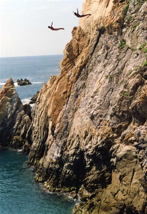 top 10 of world s best cliff diving spots acapulco mexico