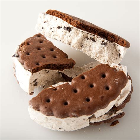 cookies cream ice cream sandwich pack   astronaut foods
