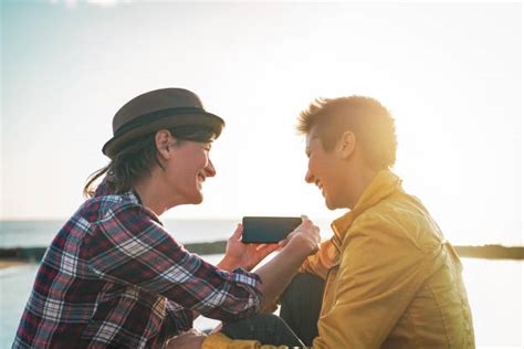 lesbian beach women travel fotografier bilder och bildbanksfoton istock